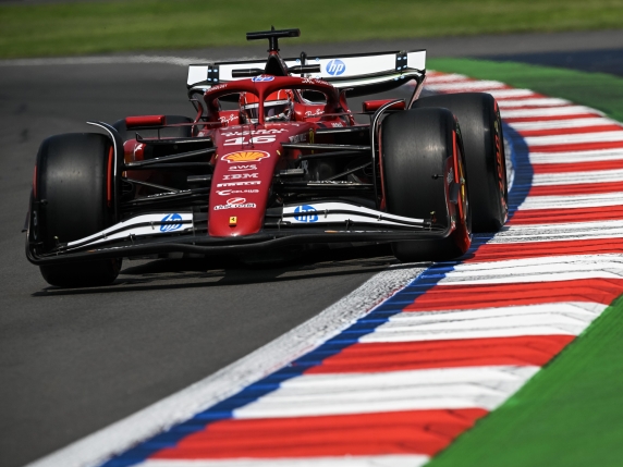 GP del Messico di Formula 1: Leclerc in testa dopo le prove libere, nove rookie in pista e Fuoco ultimo
Approfondimento
Le prove libere del GP del Messico sono state un'ottima occasione per i piloti di testare le loro auto e prepararsi per la gara. La presenza di nove rookie in pista ha aggiunto un tocco di interesse alle prove, con alcuni di loro che hanno dimostrato di avere un grande potenziale.
Possibili Conseguenze
I risultati delle prove libere potrebbero avere un impatto significativo sulla gara. I piloti che si sono classificati meglio potrebbero avere un vantaggio significativo nella lotta per la vittoria, mentre quelli che hanno avuto difficoltà potrebbero dover lavorare duramente per recuperare terreno.
Opinione
È difficile prevedere come si svolgerà la gara, ma una cosa è certa: le prove libere hanno dimostrato che ci sarà una grande lotta per la vittoria. I fan del motorsport sono pronti a vedere una gara emozionante e piena di colpi di scena.
Analisi Critica dei Fatti
I risultati delle prove libere sono stati influenzati da diversi fattori, tra cui la scelta delle gomme e la strategia dei team. È importante analizzare questi fattori per capire meglio come si sono svolti gli eventi.
Relazioni con altri fatti
Le prove libere del GP del Messico sono parte di un più ampio contesto di gare di Formula 1. È interessante notare come i risultati di questa gara potrebbero influenzare la classifica generale del campionato.
Contesto storico
Il GP del Messico ha una lunga storia e ha visto molti piloti e team competere nel corso degli anni. È interessante notare come la gara sia cambiata nel tempo e come i piloti e i team abbiano adattato le loro strategie per affrontare le sfide del circuito.
Fonti
La fonte di questo articolo è il sito Corriere della Sera. Per maggiori informazioni, si può visitare il sito e leggere l'articolo originale.