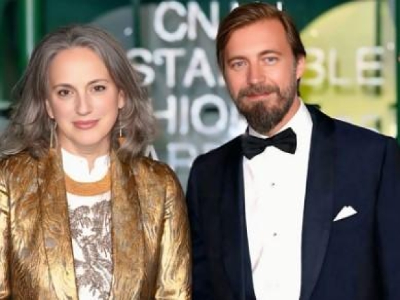 Divergenze nella Famiglia Reale: Aimone di Savoia Critica la Visione Storica di Emanuele Filiberto

Approfondimento
La dichiarazione di Aimone di Savoia rivela una profonda divergenza di opinioni con Emanuele Filiberto, che sembra avere una visione distorta della storia secondo Aimone. Questo contrasto di vedute potrebbe essere il risultato di una diversa interpretazione degli eventi storici e della loro rilevanza nel contesto attuale.

Possibili Conseguenze
Le conseguenze di questo disaccordo potrebbero essere significative, poiché potrebbero influenzare la percezione pubblica della monarchia e del suo ruolo nella storia italiana. Inoltre, potrebbero anche avere un impatto sulla relazione tra i membri della famiglia reale e sulla loro influenza nella società italiana.

Opinione
È importante notare che le opinioni espresse da Aimone di Savoia sono personali e potrebbero non essere condivise da tutti. Tuttavia, la sua affermazione sottolinea l'importanza di rispettare la Repubblica italiana e il suo sistema di governo, che è stato scelto dal popolo italiano.

Analisi Critica dei Fatti
Un'analisi critica dei fatti rivela che la dichiarazione di Aimone di Savoia è basata sulla sua percezione della storia e della situazione attuale in Italia. È importante considerare più fonti e prospettive per avere una comprensione più completa della questione.

Relazioni con altri fatti
Questo disaccordo potrebbe essere collegato ad altri eventi e questioni relative alla monarchia e alla sua influenza nella società italiana. È importante considerare il contesto più ampio e le possibili connessioni con altri fatti e eventi.

Contesto storico
La storia italiana è complessa e ha visto molti cambiamenti e trasformazioni nel corso dei secoli. La monarchia ha avuto un ruolo significativo in questo contesto, ma la Repubblica italiana è stata scelta dal popolo italiano come sistema di governo. È importante rispettare questa scelta e il sistema di governo che è stato stabilito.

Fonti
La fonte di questo articolo è il Corriere della Sera, un quotidiano italiano. L'articolo originale può essere trovato al seguente link: https://www.corriere.it/. È importante notare che le informazioni e le opinioni espresse in questo articolo potrebbero non essere condivise da tutti e che è sempre importante considerare più fonti e prospettive per avere una comprensione più completa della questione.