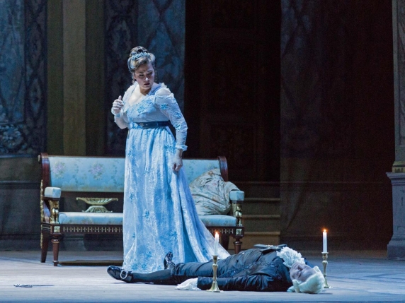 La produzione della Tosca dell'Opera di Roma: una scenografia imponente ma statica