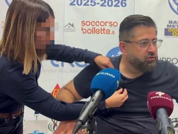 Sessismo nello sport: la battuta offensiva del dirigente del Brindisi all'addetta stampa solleva questioni sulla dignità e il rispetto delle donne nel luogo di lavoro