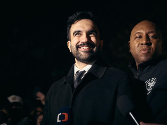 Nuova Ondata Politica a New York: Il Candidato Sindaco Musulmano e Socialista che Sta Catturando l'Interesse dei Giovani