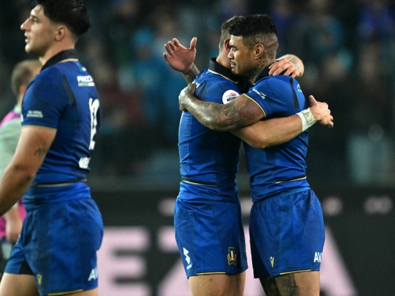 Italia Storica: La Squadra Azzurra di Rugby Sconfigge L'Australia 26-19 a Udine