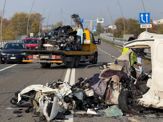 Tragedia sulla tangenziale di Bergamo: tre vite perse, una storia di dolore e riflessione