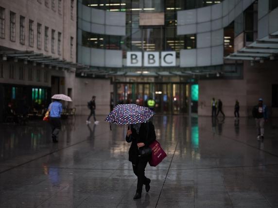 Il caso Bbc, dal video di Trump al documentario su Gaza: la serie di scandali che stanno intaccando la televisione