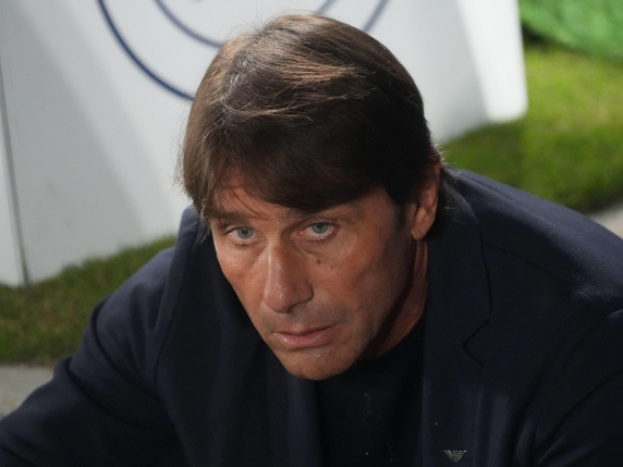 Antonio Conte si prende una pausa inaspettata a Torino durante la sosta del campionato di calcio