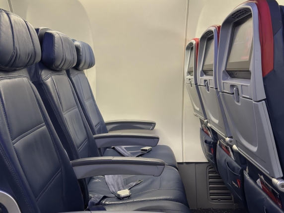 Posti aerei senza finestrino: le compagnie aeree ingannano i passeggeri