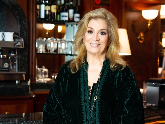 Iva Zanicchi: dalla fame dell'infanzia al bacio con un interprete russo e il nuovo libro