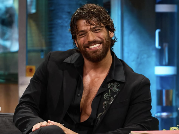 Can Yaman perde oltre 10 kg in un mese grazie al digiuno intermittente