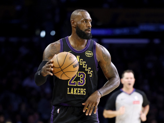 LeBron James torna in campo: la stagione 23 e l'equilibrio dei Lakers con Doncic