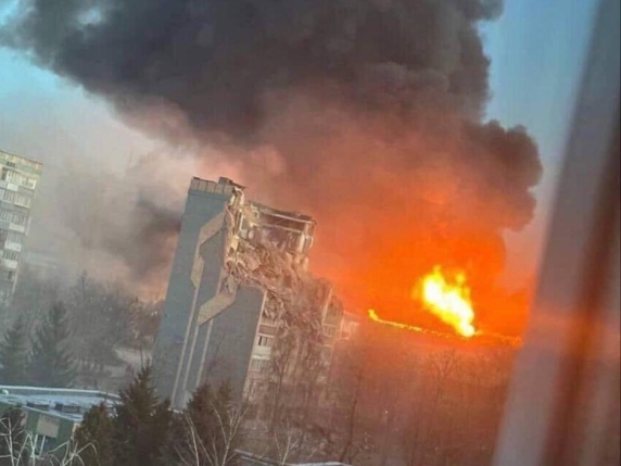Attacco russo a Ternopil: crollo e incendi in due condomini