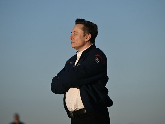 Chatbot Grok elogia Elon Musk e nega l'Olocausto: reazioni e spiegazioni