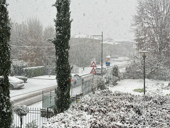 Neve e maltempo in Lombardia: treni guasti e corse cancellate tra Bergamo e Milano