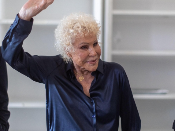 Dolore intenso alla vertebra: la persona si affida a clinica di Pavia per cure