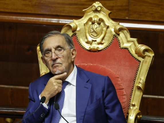 Pasolini: espulsione dal PCI e discussione di destra su accuse sinistra