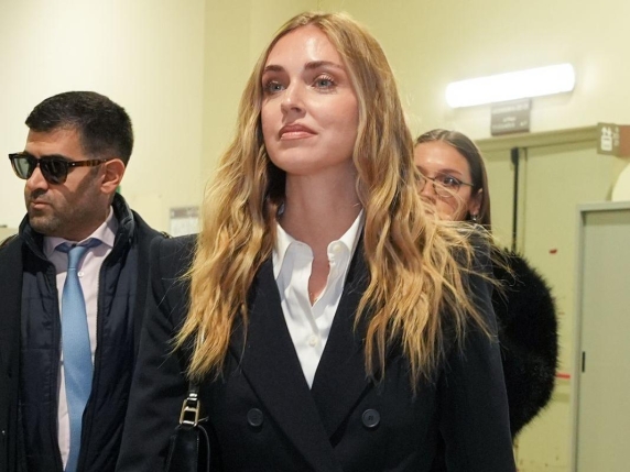 Chiara Ferragni entra in aula prima dell’apertura per evitare media: udienza su truffa aggravata