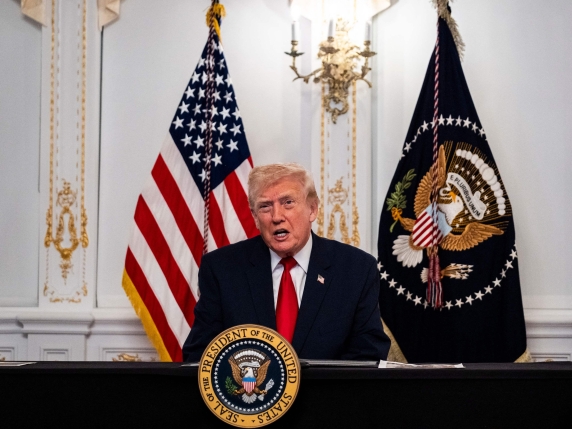 Trump avverte di cieli venezuelani chiusi; Hegseth sostiene di aver ordinato di uccidere tutti nei raid marittimi