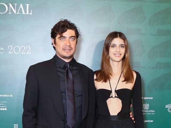 Benedetta Porcaroli: la sua relazione con Riccardo Scamarcio è la più lunga della sua vita