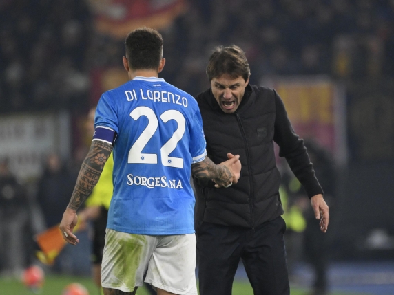 Napoli, atterraggio d'emergenza e paura mentre andava alla premiazione a Milano