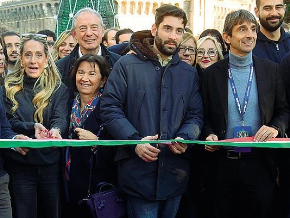 Arianna Meloni apre l'evento Atreju: riferimenti a bullometro e Pasolini, la segretaria del PD la più citata