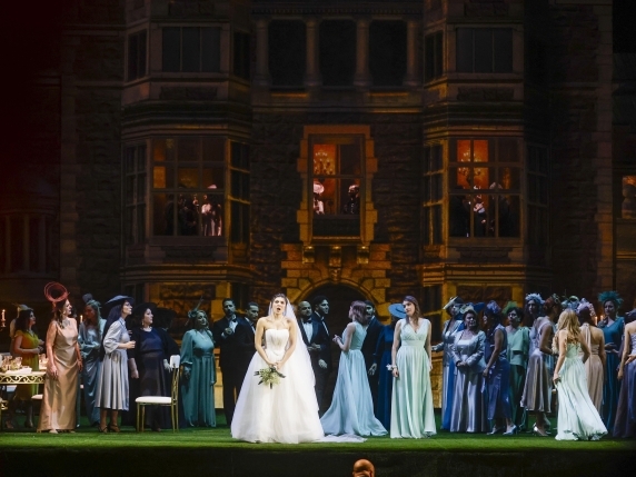 Napoli: la Medea di Mario Martone riceve applausi, mentre il presidente Fico è assente