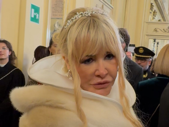 Le pagelle dei look: Mahmood fa il suo (8), Barbara Berlusconi istituzionale (8) e Dvora Ancona incoronata 4,5 Le pagelle dei look: Mahmood fa il suo (8), Barbara Berlusconi istituzionale (8) e Dvora Ancona incoronata 4,5