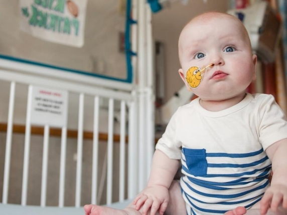 Nature presenta i 10 volti della scienza 2025: un neonato, un CEO e una scienziata che sfida Trump