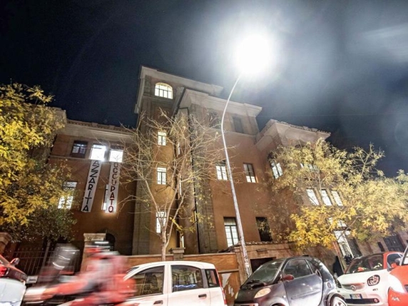 Occupato il liceo Azzarita, gli studenti: «Bagni rotti e genitori troppo invadenti» Occupato il liceo Azzarita, gli studenti: «Bagni rotti e genitori troppo invadenti»