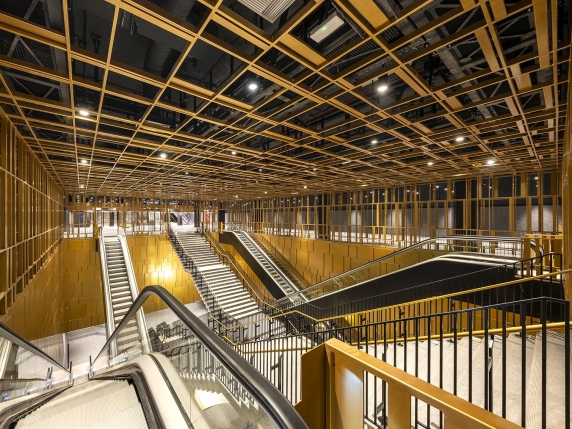 Piove sulle scale mobili della metro C Colosseo inaugurata nei giorni scorsi: infiltrazioni in più punti. Fermi 2 tornelli