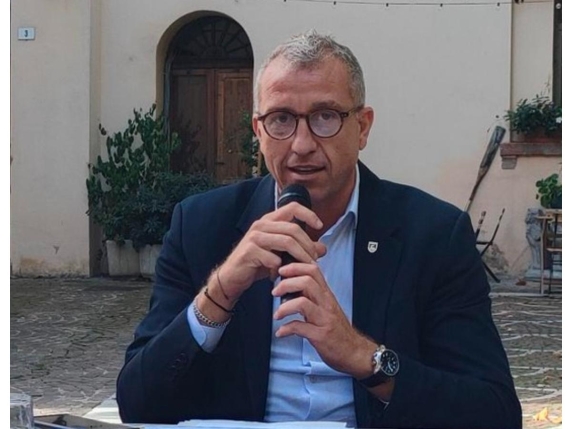 Cervia, il sindaco si dimette dopo le accuse di maltrattamenti alla moglie