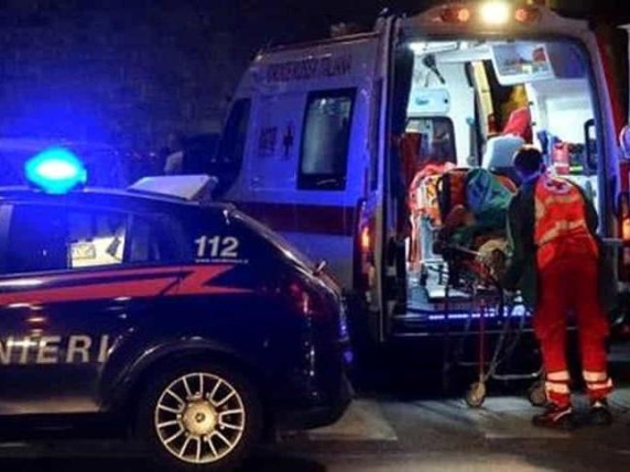Napoli, ragazzo di 18 anni accoltellato all'una di notte nelle strade della movida: è in gravi condizioni