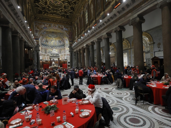 Comunità di Sant'Egidio, il pranzo di Natale organizzato a Santa Maria in Trastevere