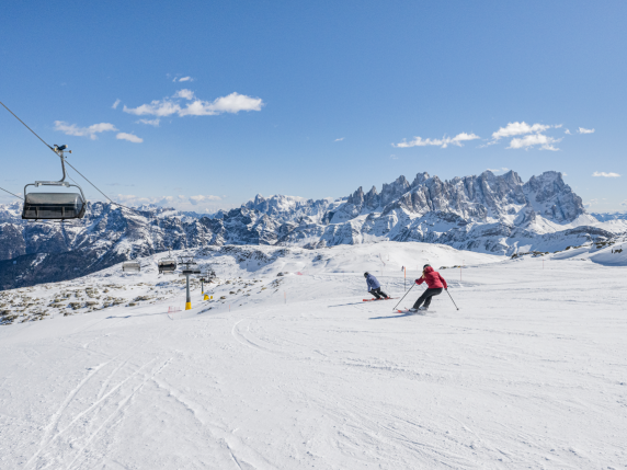 Sciatore di 21 anni muore a Courmayeur dopo aver colpito un albero eseguendo un'uscita di pista
