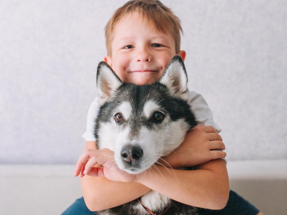 Come insegnare ai bambini che il cane è un animale vivo e non un giocattolo