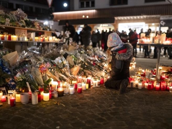 Crans, la Procura di Roma dispone il sequestro dei telefoni delle vittime italiane. Le scuse di Moretti: «Nessun genitore dovrebbe vivere questa tragedia»