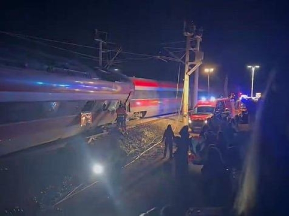 Incidente ferroviario in Spagna, il bilancio delle vittime non torna: 43 "desaparecidos", 41 cadaveri e le prove del DNA. «Tre corpi sono ancora tra le lamiere»