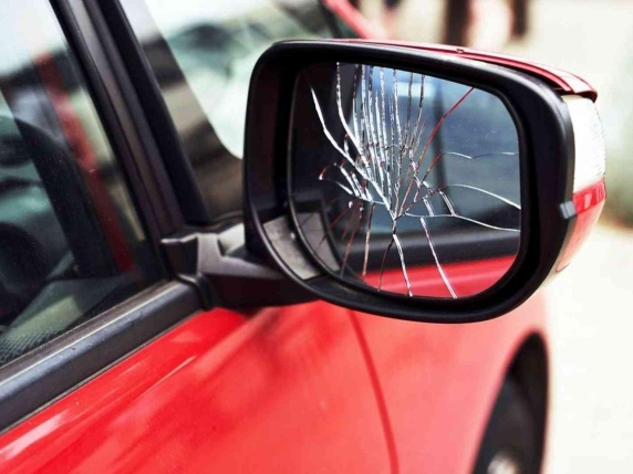 Truffe automobilistiche: clonazione targhe, specchietti rotti e altri inganni e come proteggersi