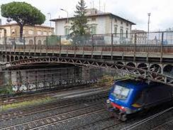 Firenze: lavori sul cavalcavia di Ponte al Pino interrompono i treni regionali e l'Alta Velocità