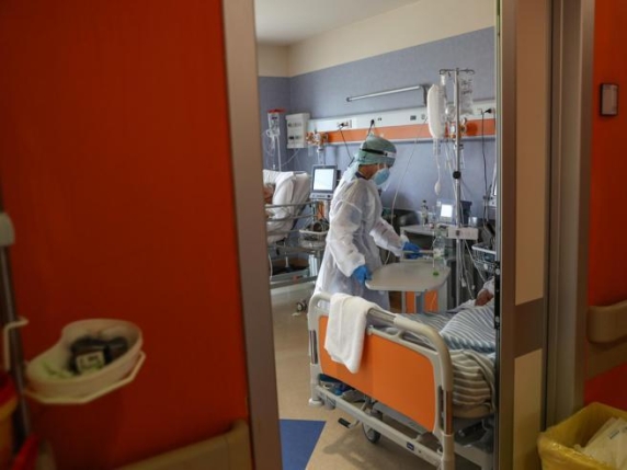 Bari, stacca le apparecchiature sanitarie alla madre, gravemente malata: arrestato l'uomo