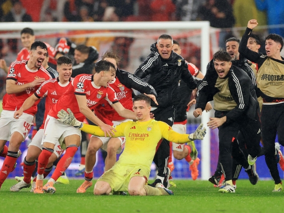 Trubin, portiere del Benfica, salva Mourinho con un gol nella Champions League