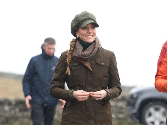 Kate Middleton mostra un nuovo look sportivo con treccia, sorprende i media
