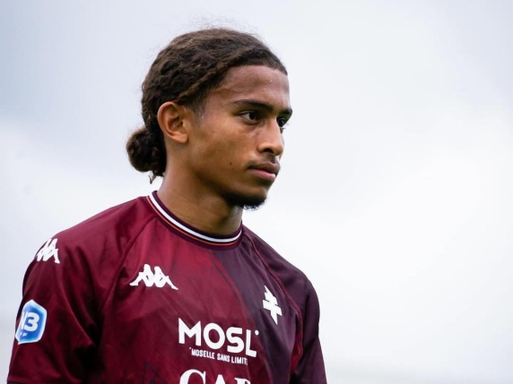 Dos Santos, il calciatore ferito a Crans Montana, lascia la terapia intensiva e riabbraccia la fidanzata