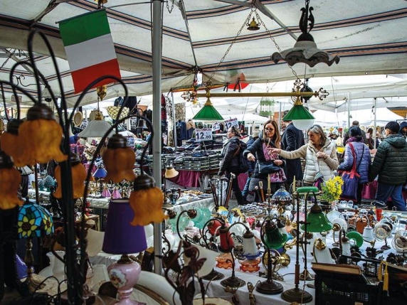 Mercato dell'usato, un affare da 3 miliardi: il carovita spinge il vintage | Negozi, negli ultimi 6 anni un terzo ha chiuso