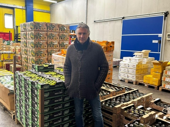 La battaglia dell’alba ai mercati generali di Torino: «Mi sveglio a mezzanotte da 45 anni, ma se cambiano l’orario siamo finiti»