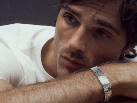 San Valentino, un gioiello per lui: dal cornetto scaramantico al pendente a forma di cuore