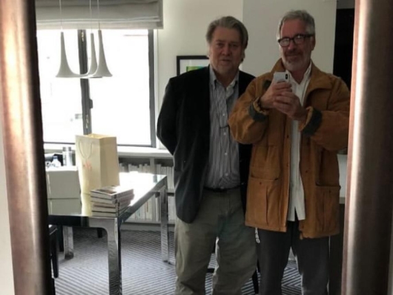 Musk torna all’attacco e accusa Bannon sui legami con Epstein: «Una persona malvagia»