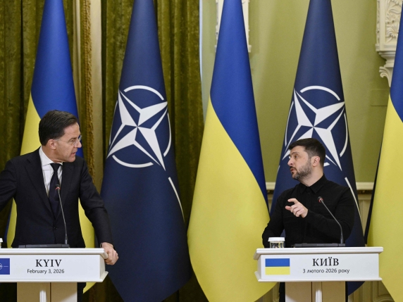 Il Donbass, le garanzie Usa e 800 miliardi di aiuti: perché Zelensky è di fronte a una scelta impossibile