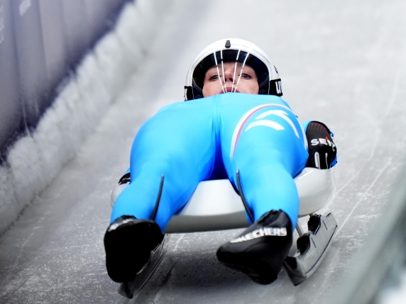 Lo slittino, uno sport da brividi a 140 all'ora: abrasioni, la pista imparata a memoria, i guanti con le dita chiodate
