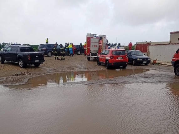 Maltempo: vento, pioggia e allagamenti. Fiumicino, mareggiata alla foce del Tevere: evacuate 50 persone
