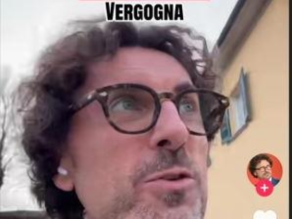 Toninelli multato, l'ex ministro 5 Stelle dimentica il disco orario e accusa su TikTok: «Il Comune fa cassa con le multe, vergogna»