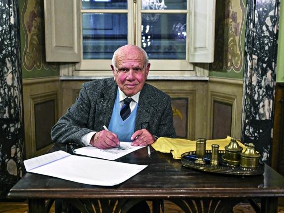 Giannelli: «Nelle vignette gioco con i difetti fisici: Andreotti se ne infischiava della gobba. E con Napolitano mi caddero le braccia»